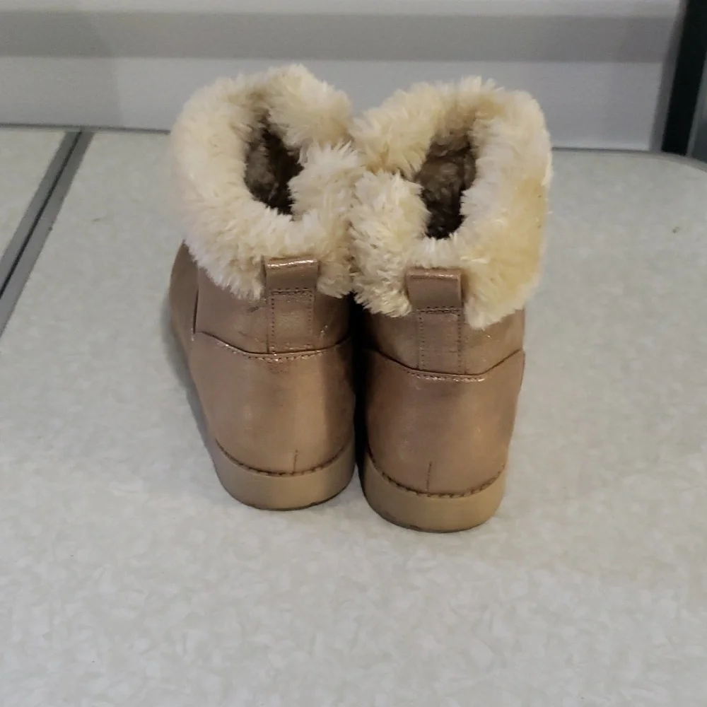 Cat and Jack fur‎ lined boots size 3